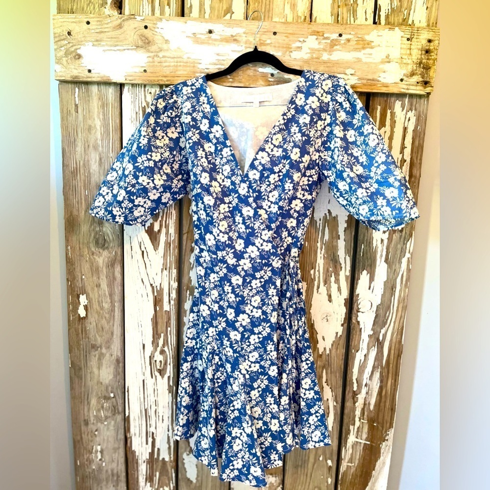 Karlie Blue & White Floral Wrap Dress size small Puff sleeves